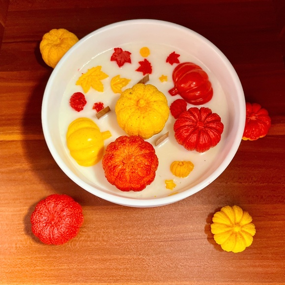 Pumpkin spice candle - Picture 2 of 7